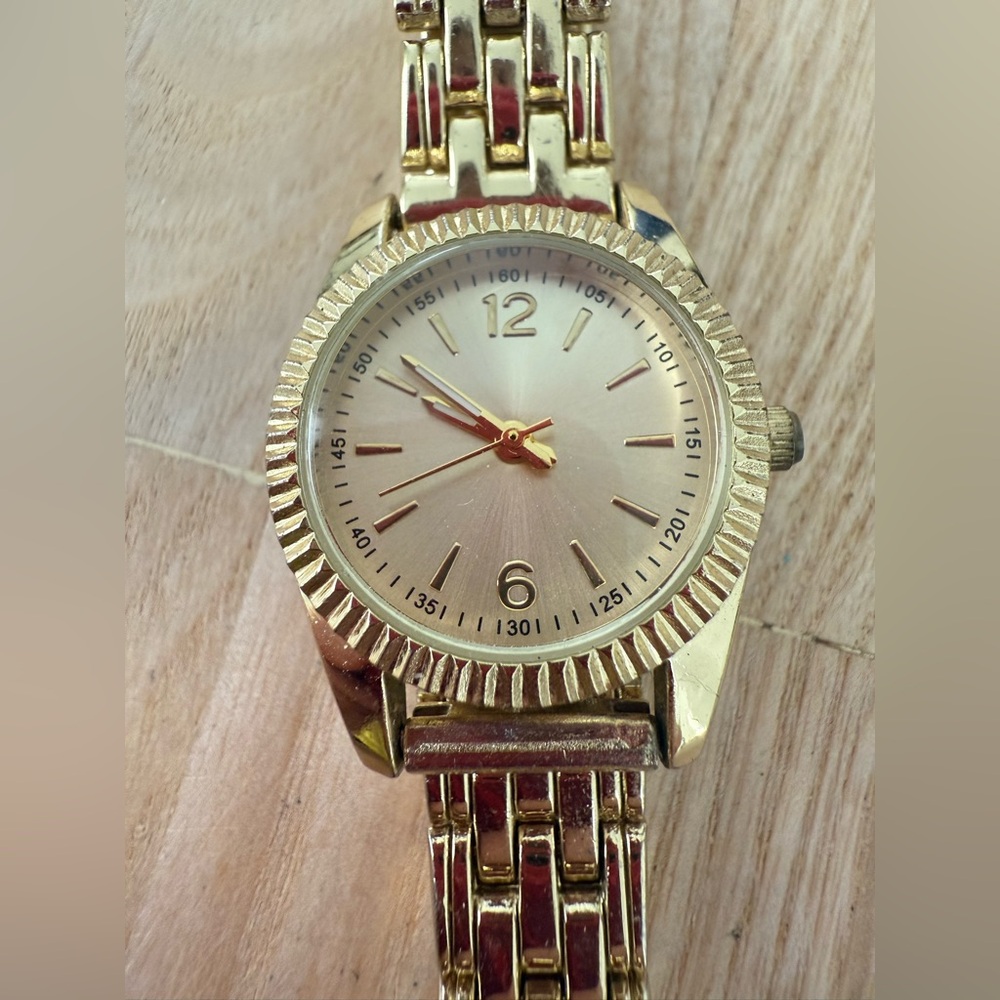 Unbranded ladies gold tone presidential style watch NEW BATTERY